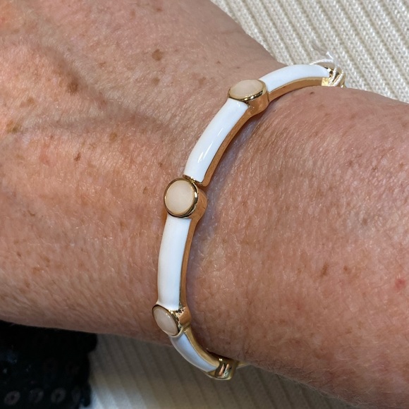NWT MARSHMALLOW HAND PAINTED WHITE ENAMEL STRETCHY BRACELET WITH NUDE CRYSTAL - Picture 4 of 14
